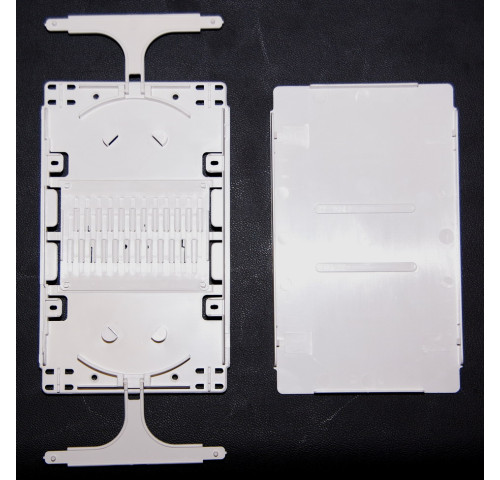 Optická kazeta s víčkem a hřebínky pro 24 vláken